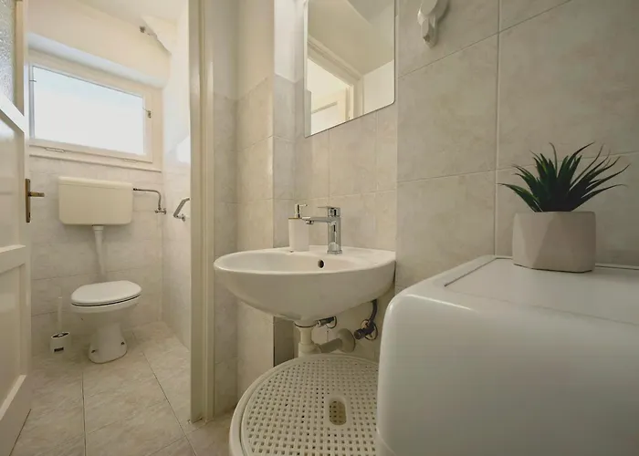 דירה With Balcony In