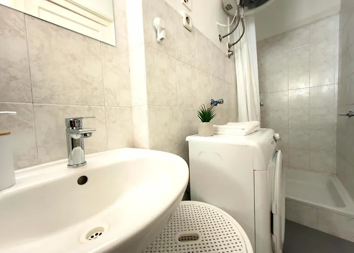 With Balcony In דירה ספליט